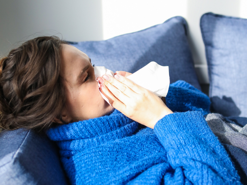 How to differentiate between the symptoms of cold and influenza?